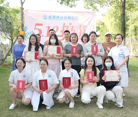 【感恩有你，白衣天使在行動(dòng)】昨日，成都神康癲癇醫(yī)院開展國(guó)際護(hù)士節(jié)戶外團(tuán)建